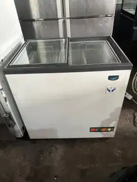 Frezer Uchida 
200 liter
mesin ori