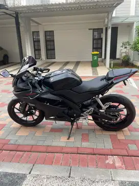 Yamaha R15 hitam tahun 2017