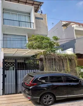 Rumah Sunter dalam komplek furnished rapi bagus,bebas banjir