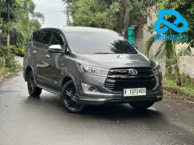 Toyota Venturer 2.0 AT 2019 Abu abu