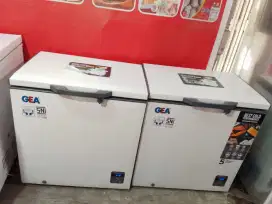 Di jual friser box ada 2 barang