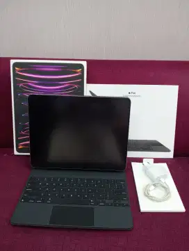 iPad pro gen 6 M2 256 wifi only plus magic keyboard