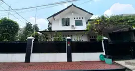 Rumah Hook Mewah 2 Lantai di Lebak Bulus, Jakarta Selatan.