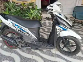 Suzuki Address putih