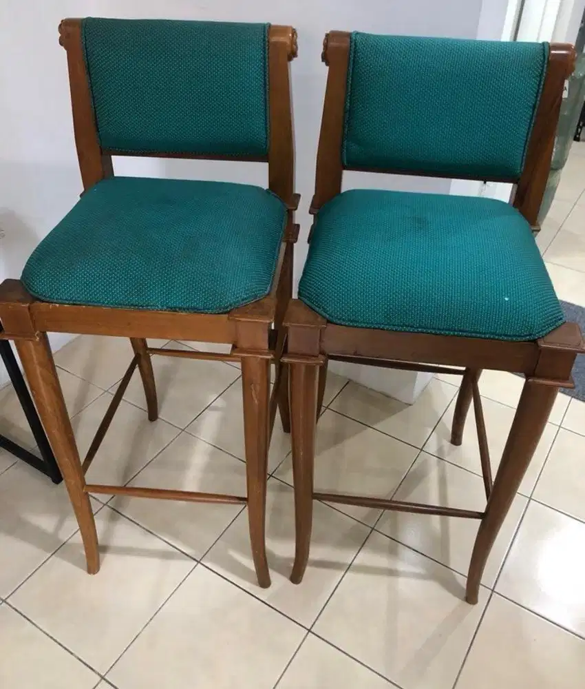 2 buah kursi jati tinggi 76 cm