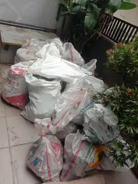 Puing Bangunan Adukan Cor