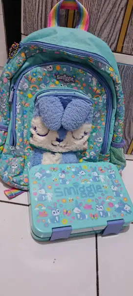 Preloved tapi msh 80% yah,ak jual murah ajj set Ransel+bento SMIGGLE