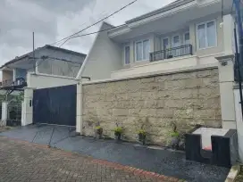 Rumah Simpang Darmo Permai Utara 2 Lantai Surabaya