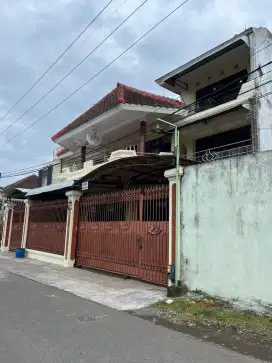 Rumah tinggal sekaligus ada kost & guest house terpisah dg rumah induk