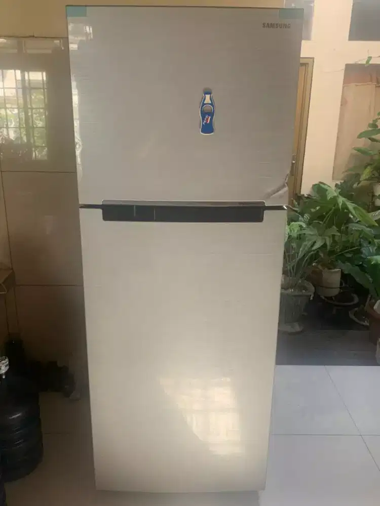 Jual beli dan perbaikan kulkas