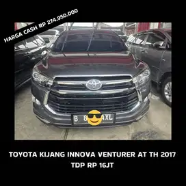 TOYOTA INNOVA VENTURER 2.0 AT TH 2017