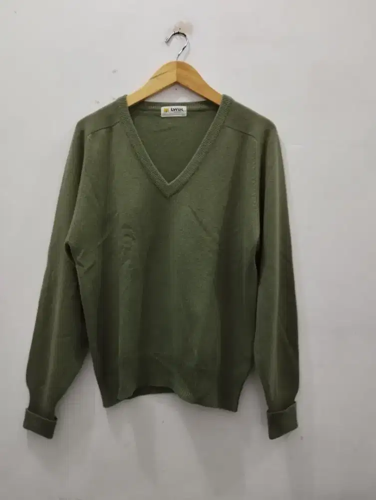 Vneck bekas size L