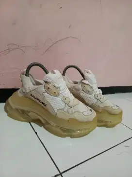 Balenciaga Triple S size 35 fit to 37 (23cm)