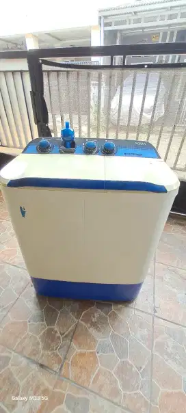 Mesin cuci merk Aqua