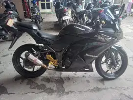 Dijual Kawasaki Ninja 250R Tahun 2011 – Kondisi Terawat, Siap Pakai!