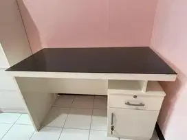 Meja kerja , meja gaming , meja kantor