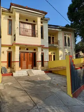 Disewakan rumah 2 lantai dekat Kampus STPN