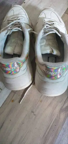 Sepatu yankees warna putih 43 produk import