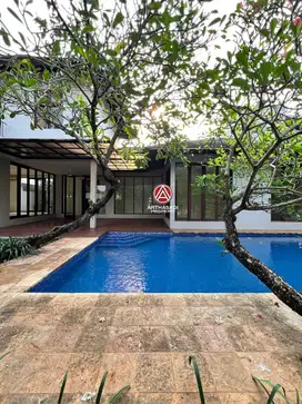 Kemang - Pejaten Barat, Rumah Mewah Tropical Halaman dan Taman Luas