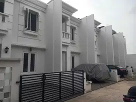 Rumah di Pondok Kopi Dalam Cluster Lokasi Strategis Dekat Tol Bintara