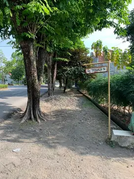 Tanah hoek strategis