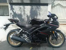 R15v3 2018 hitam