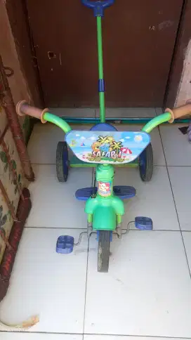 Sepeda roda tiga
