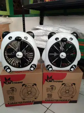 Kipas angin duduk karakter panda