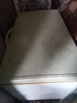 Dijual frezer box 220 liter merk fregegate normal