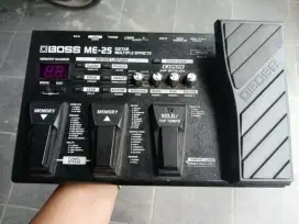 Efek gitar Boss ME 25
