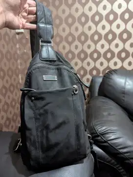 Tas langka crossbody TUMI Voyageur kondisi ok