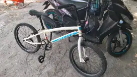 Sepeda BMX wimcycle rocket pocket ukuran 20