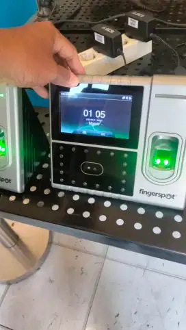 Fingerprint Merk FINGERSPOT, layar sentuh,camera, deteksi wajah, kartu