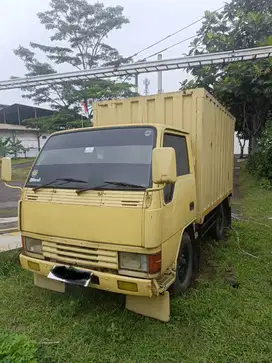 JUAL CEPAT TRUK BOX 2005 (FE304)