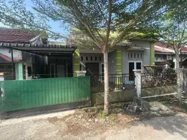 Di kontrakan rumah