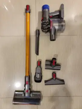 Dyson v8 Fluffy Vacuum Cleaner