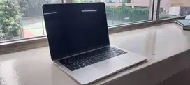 MacBook Air M4 2025 starlight 13 16/256GB