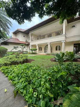 TURUN HARGA, Rumah Mewah Design Classic Di Kemang Jakarta Selatan