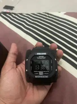 Dijual cepat jam tangan merek 3second, pemakaian baru satu kali.