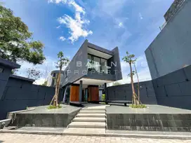 BEACHSIDE LUXURY: 5-BEDROOM FREEHOLD VILLA IN PERERENAN