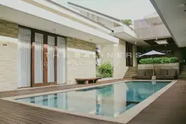 CONTEMPORARY 5-BEDROOM VILLA IN NUSA DUA WITH OCEAN VIEW ROOFTOP
