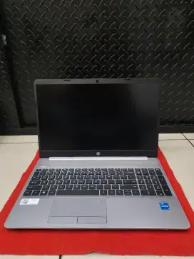 HP 250 G8 (i5 8GB)