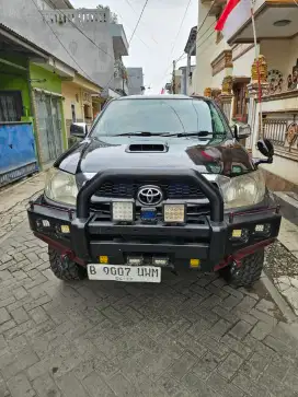 Toyota Hilux DOBEL CABIN 4X4 MANUAL DIESEL TIPE G TAHUN 2010