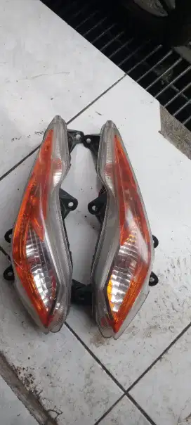 Di jual lampu motor blade sen 1set kanan kiri, bekas tapi baik