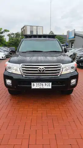 LANDCRUISER VX200 4.5AT V8 DIESEL 2014