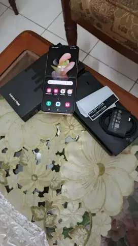 Samsung Z Flip4 8/256 mulus fullset garansi sein original