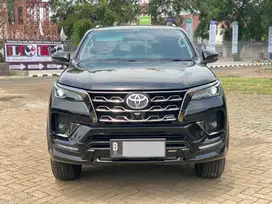 TOYOTA FORTUNER GR SPORT 2.4 AT HITAM 2022