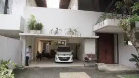 Dijual Rumah + Pool di Pejaten Barat (Dekat Kemang)