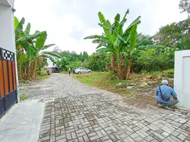 Dekat Kampus UGM Tanah  Jl. Kaliurang Km. 8 Sleman  SHM Pekarangan