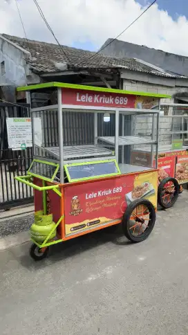 Gerobak Ayam Geprek/ Sempol ayam/ grobak bekas